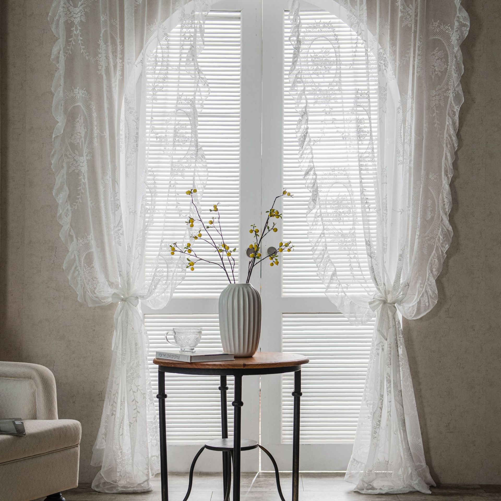 Lace-trimmed Balcony Bay Window With White Sand Partition And Wavy Pastoral Curtains